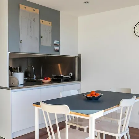 Seaside Design Apartment. Apartamento